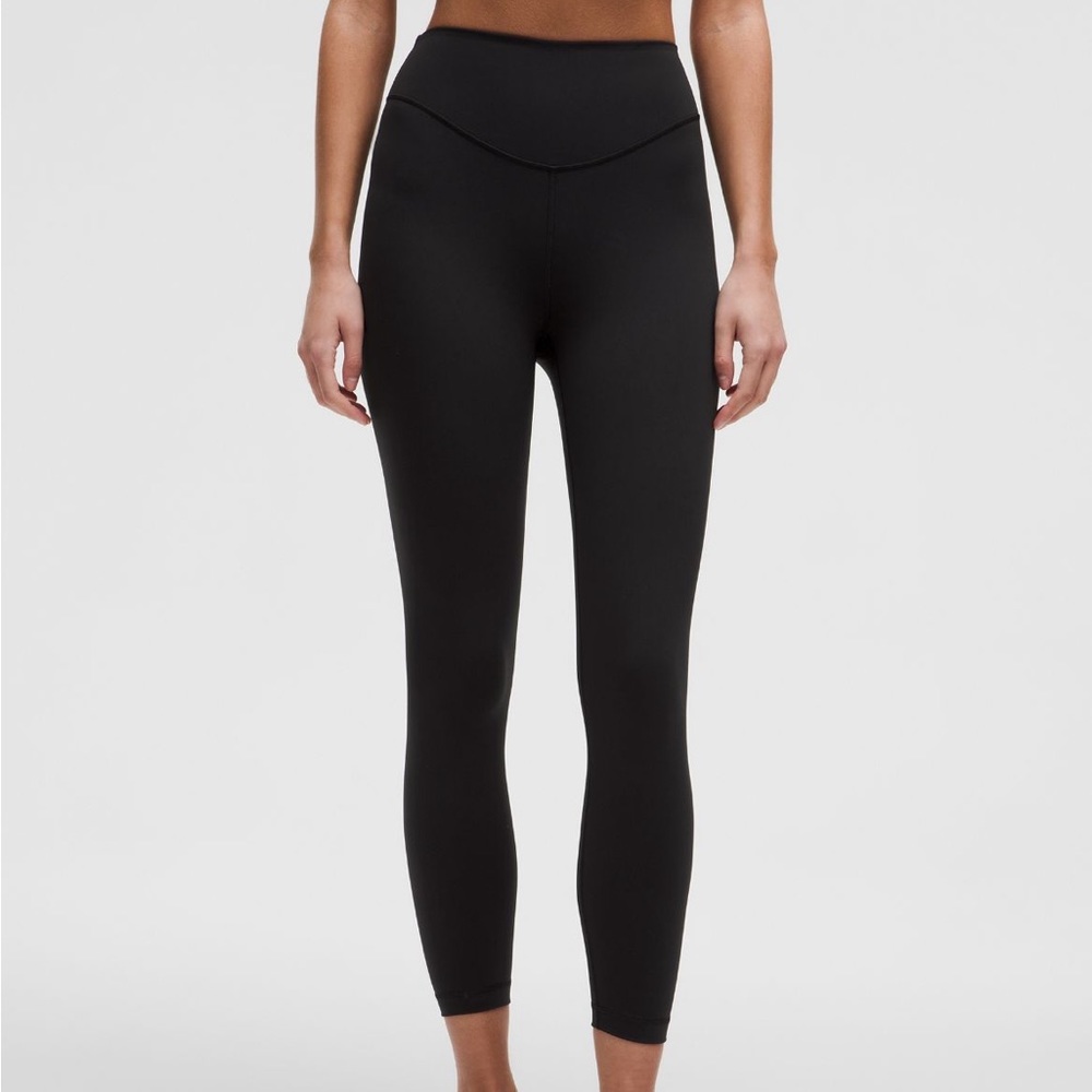 Lululemon Under Luxtreme Legging 25” in size 2